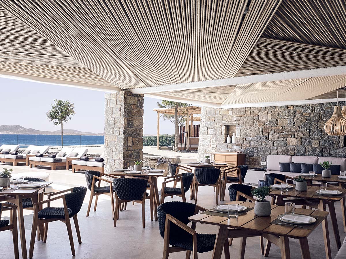 Tavolo e poltroncina Knit, Ethimo. © Bill & Coo Coast Suites Mykonos