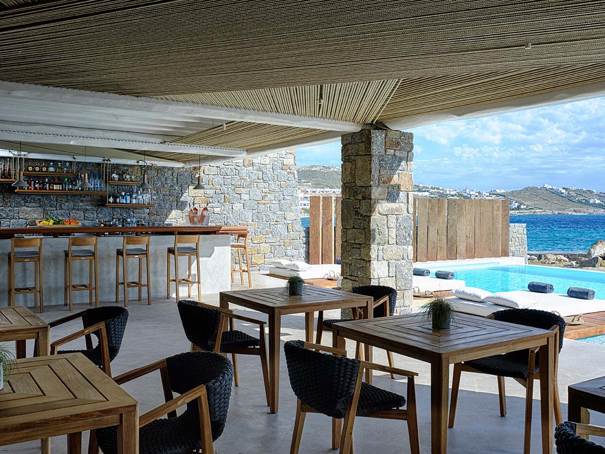 Tavolo e poltroncina Knit, Ethimo. © Bill & Coo Coast Suites Mykonos