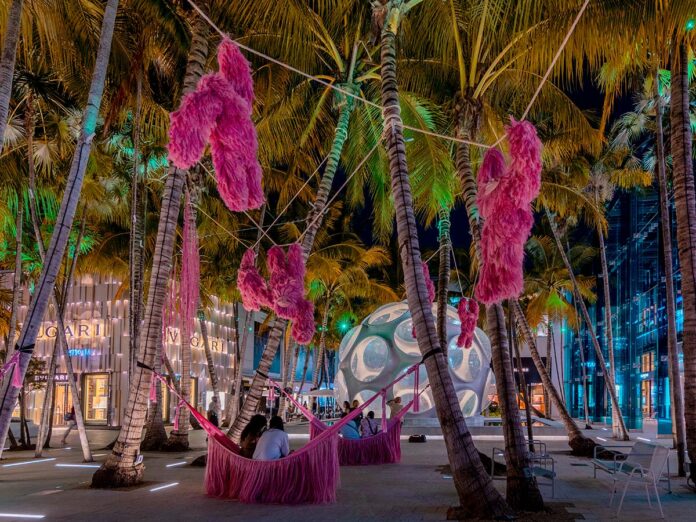 Miami Design District: installazione Pink Beasts di Fernando Laposse
