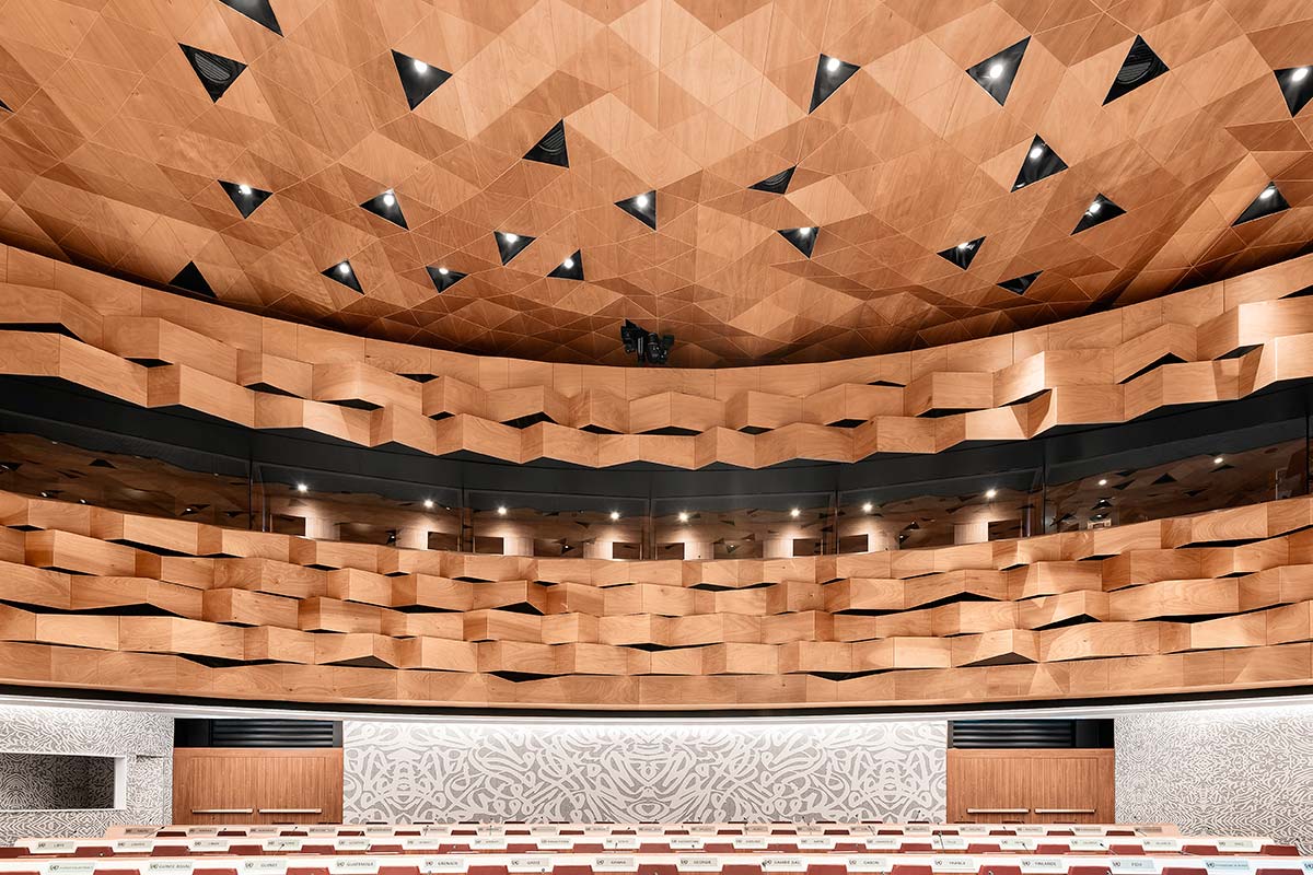 The WOOD-SKIN system for the the dome and walls of the new Assembly Hall of the United Nations Palace in Geneva. Photo Credits © DSL Studio