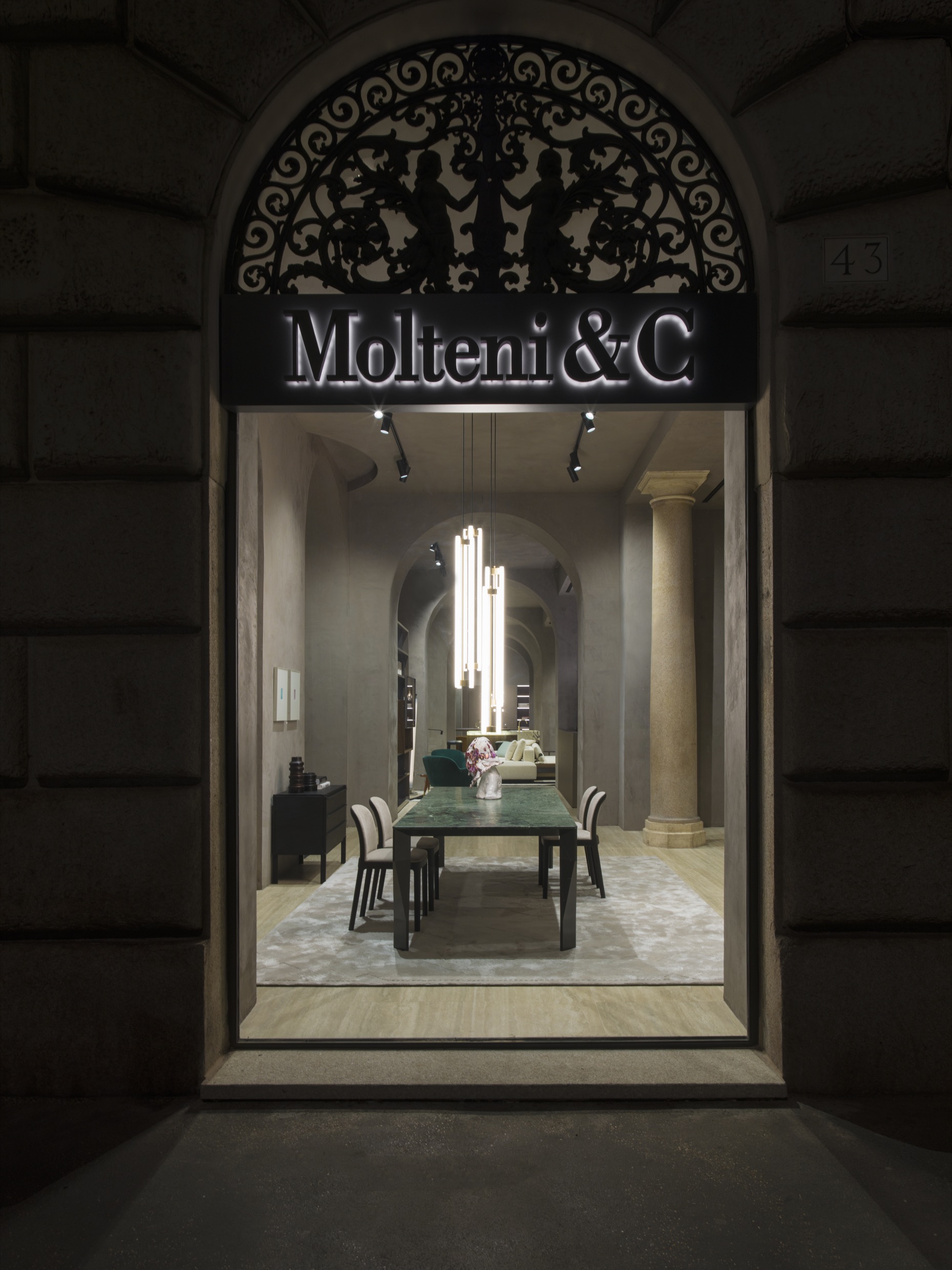 Il nuovo flagship store di Molteni&C|Dada a Roma