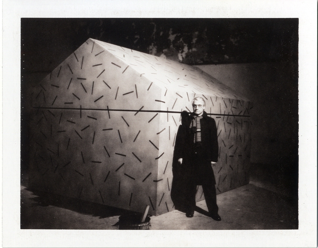 Alessandro Mendini in front of Whispering Architecture, 16th Triennale, 1979, © Triennale Milano - Archives